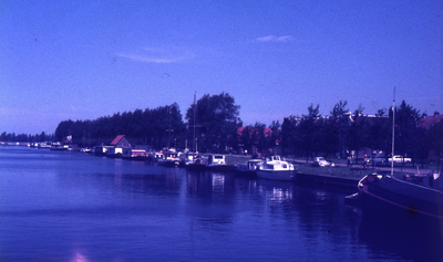 DIA20328 Kijkje op het Kanaal door Voorne; ca. 1975