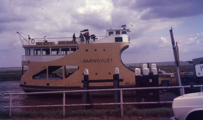 DIA20337 De RTM-boot Haringvliet verlaat de Veerhaven; 1963