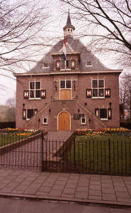 DIA30035 Het voormalige gemeentehuis van Oostvoorne; 30 april 1976