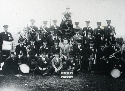DIA30123 Muziekvereniging Volharding neemt deel aan het Concours Rozenburg; ca. 1915