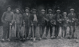 DIA30175 Werknemers van de groentendrogerij; ca. 1920
