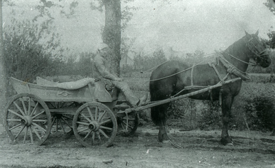 DIA30195 Man met paard en wagen; ca. 1920