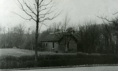DIA30263 Dit huisje stond op de plek waar in op 4 april 1951 de mildenburgschool werd geopend; ca. 1920