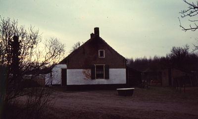 DIA30542 Duinhuisje langs de F.H.G. van Itersonlaan; ca. 1973