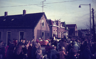 DIA30595 Intocht van Sinterklaas aan de Voorweg; ca. 1973