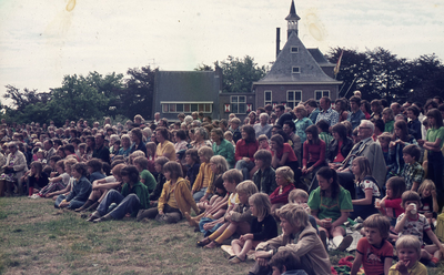 DIA30651 Jacoba van Beierendag en Burchtfeesten in Oostvoorne: toneelspel op de Hofweide; ca. 1980