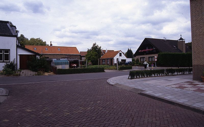DIA35062 Kruising Leuneweg, Hofkeslaan en Kerklaan; ca. 1993