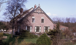 DIA36113 Boerderij de Rode Hoeve langs de Walinxweg; ca. 1993