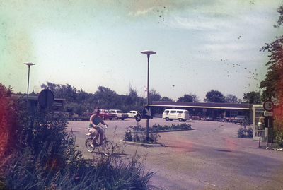 DIA36217 De winkelstraat op het Rondeweibos; ca. 1973