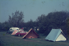 DIA36229 Caravan en tenten op camping het Rondeweibos; ca. 1973