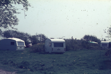 DIA36231 Caravan en tenten op camping het Rondeweibos; ca. 1973