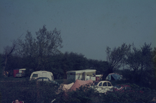 DIA36232 Caravan en tenten op camping het Rondeweibos; ca. 1973