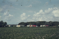 DIA36235 Caravan en tenten op camping het Rondeweibos; ca. 1973