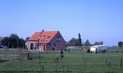 DIA39140 Woning langs de Hogeweg, gezien vanaf de Lageweg; ca. 1980