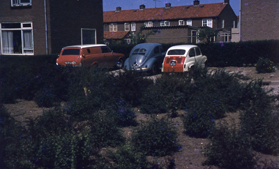 DIA39257 Auto's geparkeerd op het Pr. Ireneplein; ca. 1968