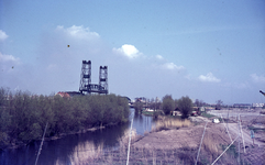 DIA40065 De Spijkenisserbrug en de haven; ca. 1975