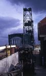 DIA40152 Het omhoog brengen van de Spijkenisserbrug, vanwege het ongelijke wegdek in de herfst van 1967. (Rijnvaart ...