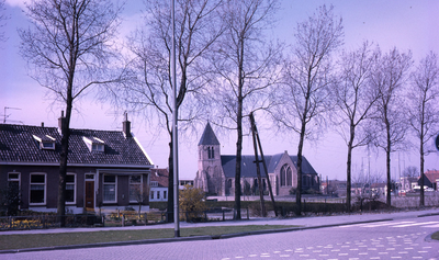 DIA40170 Het Vredehofplein en de Dorpskerk; 15 april 1968