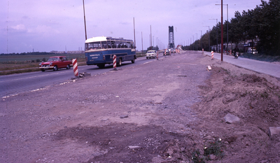 DIA40196 Werkzaamheden om de Groene Kruisweg te verbreden en een fietspad aan te leggen; 21 juni 1969