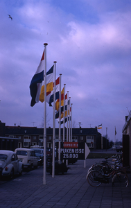 DIA40212 De expositie '25.000 inwoners in Spijkenisse' in Buurt- en Jeugdcentrum De Repelaer; 28 februari 1970