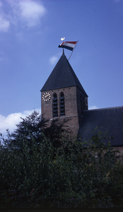 DIA40314 Vlag uit op de Dorpskerk in verband met het 25 jarig jubileum van burgemeester Bliek; 2 september 1972