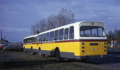 DIA40388 De RTM bussen worden geel; 26 oktober 1974