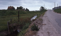 DIA40452 Aanleg van de Groenewoudlaan nabij Ottershol en de Veerweg, gezien vanaf Oude Veerweg. Links: restant van het ...
