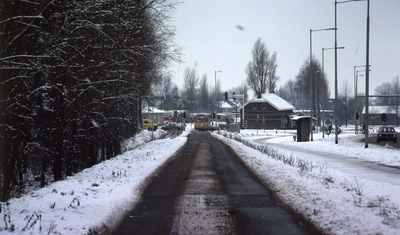 DIA40463 busbaan in de sneeuw.; 30 december 1976