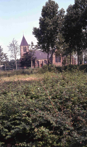 DIA40604 De Dorpskerk, gezien vanachter 't groen; 27 juli 1979