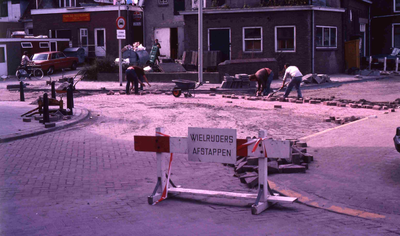 DIA40748 Bestraten richting de Rademacherstraat; 2 oktober 1980