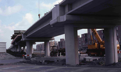 DIA40914 De bouw van het viaduct voor de metrolijn; 26 augustus 1982