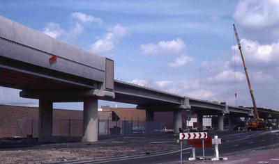 DIA40916 De bouw van het viaduct voor de metrolijn; 26 augustus 1982