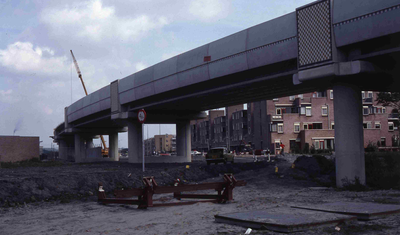 DIA40918 De bouw van het viaduct voor de metrolijn; 26 augustus 1982