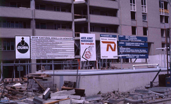 DIA41191 Het bouwbord bij het Ter Meulen complex; 7 juli 1984