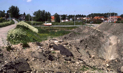 DIA41273 Op de voorgrond Ottershol, op de achtergrond de voetbrug over de toenmalige Centrumlaan; 29 mei 1985