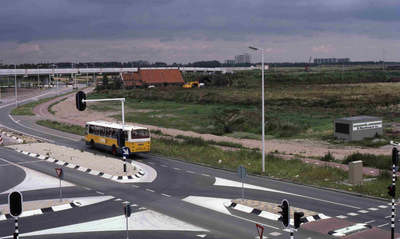 DIA41305 Het braakliggende terrein waarop het ziekenhuis komt, gezien vanaf Metrostation Centrum; 7 september 1985
