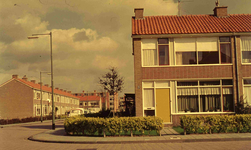 DIA41772 Hoek Jacob Catsstraat en de Multatulistraat met woningen van het Esso Pensioenfonds; 1963