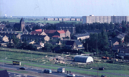 DIA41931 Gezicht vanaf de Churchillflat op het dorp. Op de achtergrond de Marrewijkflat; September 1969