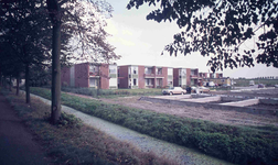 DIA41985 32 Bejaardenwoningen in Hekelingen; 1972