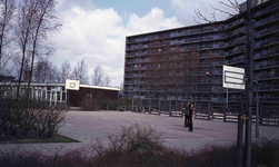 DIA42127 Speelplaats bij de Marrewijkflat; 1974
