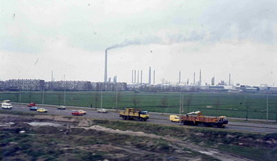 DIA42224 Flats bij Hoogvliet?; ca. 1975