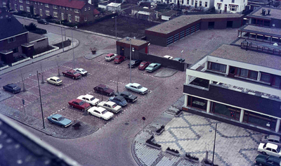 DIA42355 De Amro-bank en achterzijde van het postkantoor, gezien vanaf de Marrewijkflat; ca. 1985