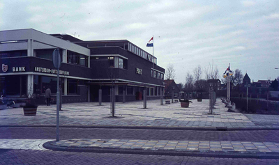 DIA42420 De Amro-bank en het Postkantoor; ca. 1972