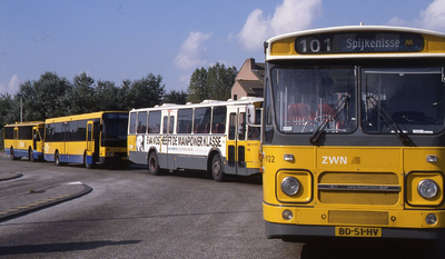DIA42516 Busstation naast metrostation Spijkenisse Centrum; Augustus 1990
