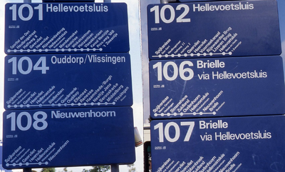 DIA42517 Busstation naast metrostation Spijkenisse Centrum: borden met haltes van lijndiensten 101, 104, 108, 102, 106 ...