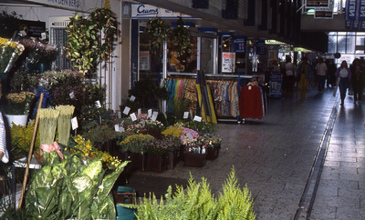 DIA42554 Winkelcentrum onder het Stadhuis; Augustus 1990