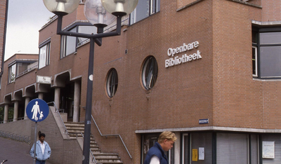 DIA42573 De Openbare Bibliotheek van Spijkenisse; Augustus 1990