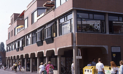 DIA42574 De Openbare Bibliotheek van Spijkenisse; Augustus 1990