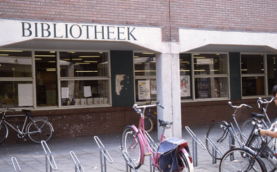 DIA42575 De Openbare Bibliotheek van Spijkenisse; Augustus 1990