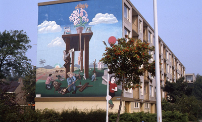 DIA42625 Muurschildering op de zijgevel van de flat aan de Orchideestraat; Augustus 1990